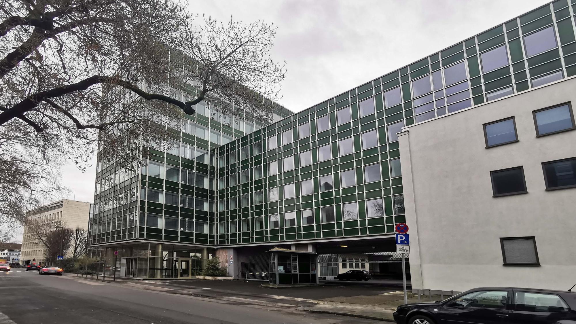 Die denkmalgeschützte frühere Verwaltungszentrale von Kaufhof an der Leonhard-Tietz-Straße.
