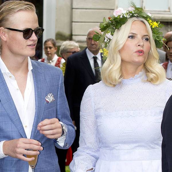 Kronprinz Haakon, Marius Borg Høiby und Kronprinzessin Mette-Marit bei ihrem Besuch im Bispegaarden in Trondheim im Rahmen der Jubiläumstour 2016.