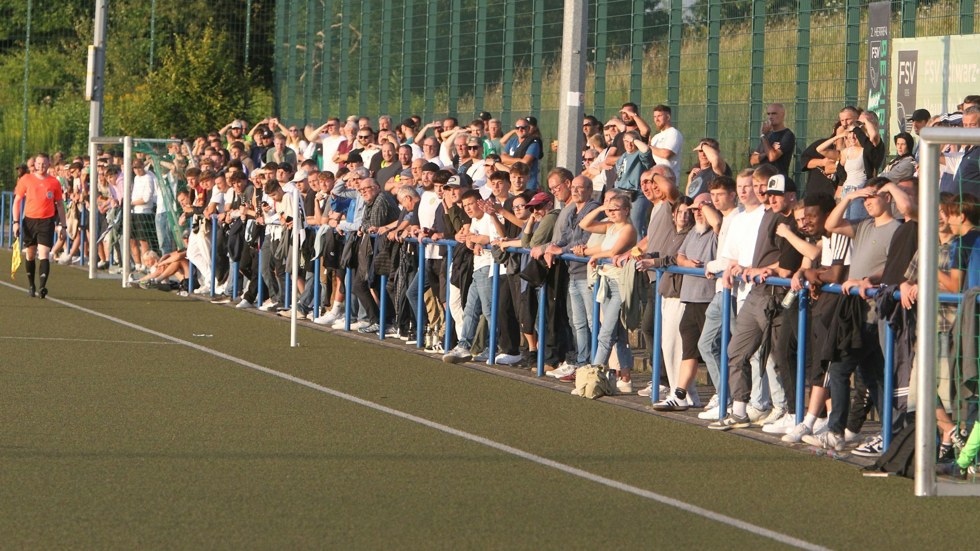 Über 300 Zuschauer ließen sich das Top-Spiel in der 3. Pokalrunde nicht entgehen und wurden mit einem Elfmeterschießen belohnt.