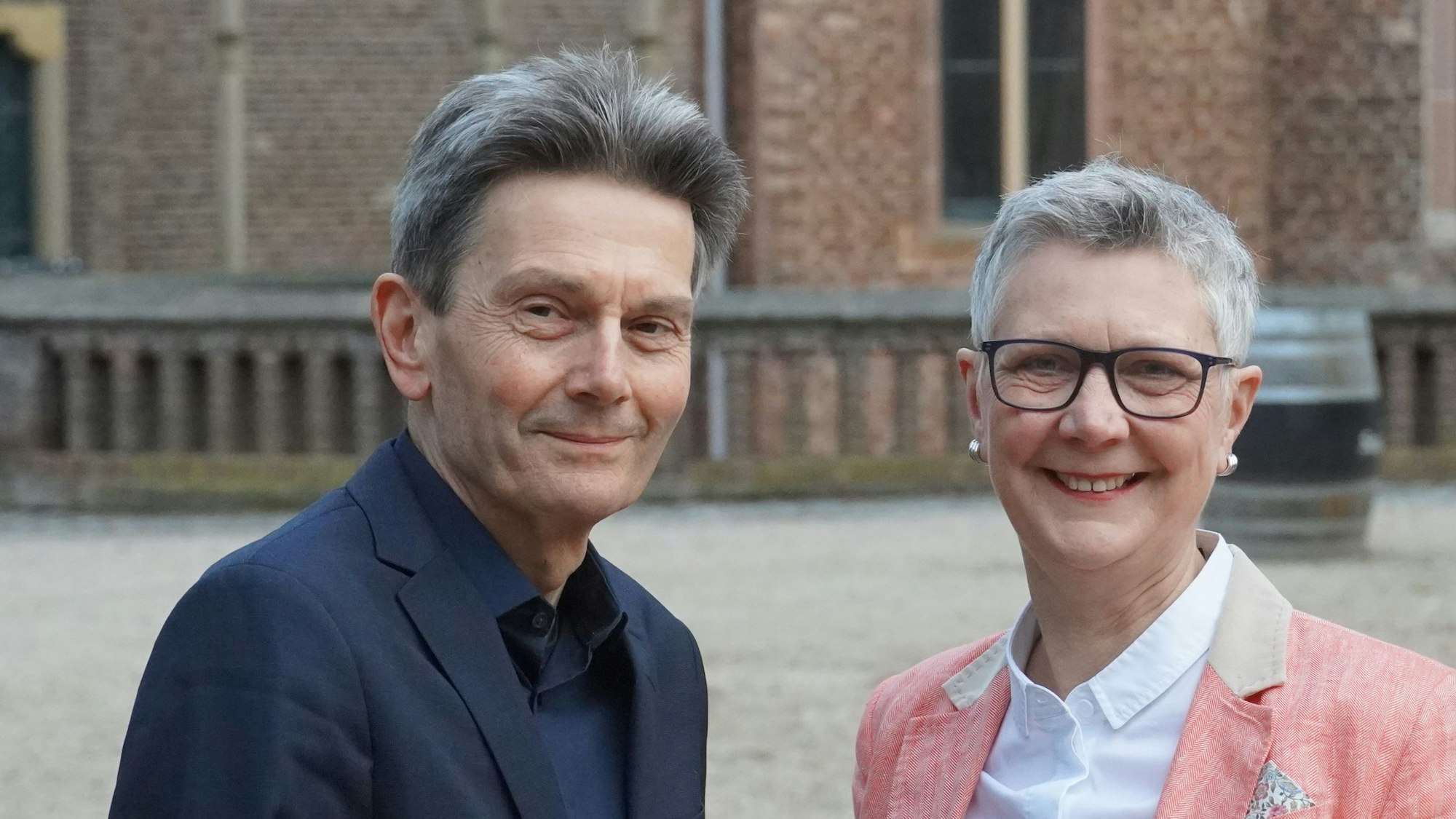 Auf dem Foto ist die SPD-Parteivorsitzende im Rhein-Erft-Kreis, Heike Steinhäuser, mit dem SPD-Fraktionschef im Bundestag, Rolf Mützenich, zu sehen.