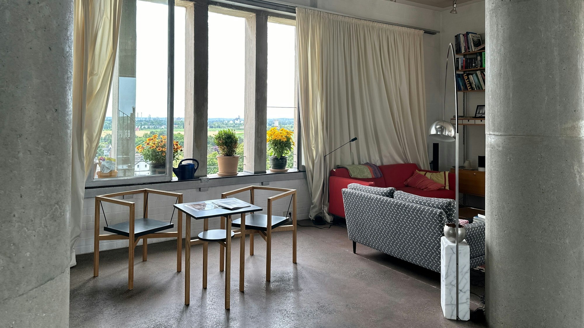 Der Blick aus dem Glockenturm, den Architekt Paul Link bewohnt, geht in alle vier Richtungen weit.