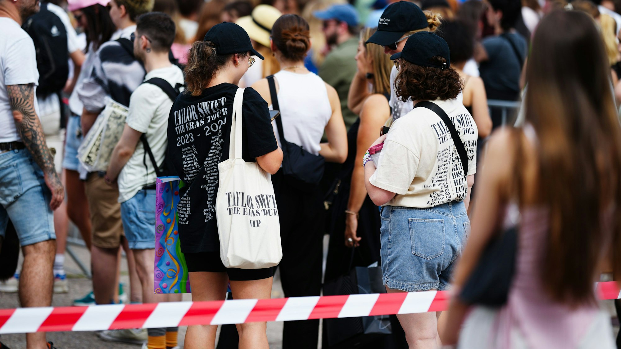 Die Fans hatten sich sehr auf die Konzerte von Taylor Swift gefreut. Doch dann mussten sie abgesagt werden.