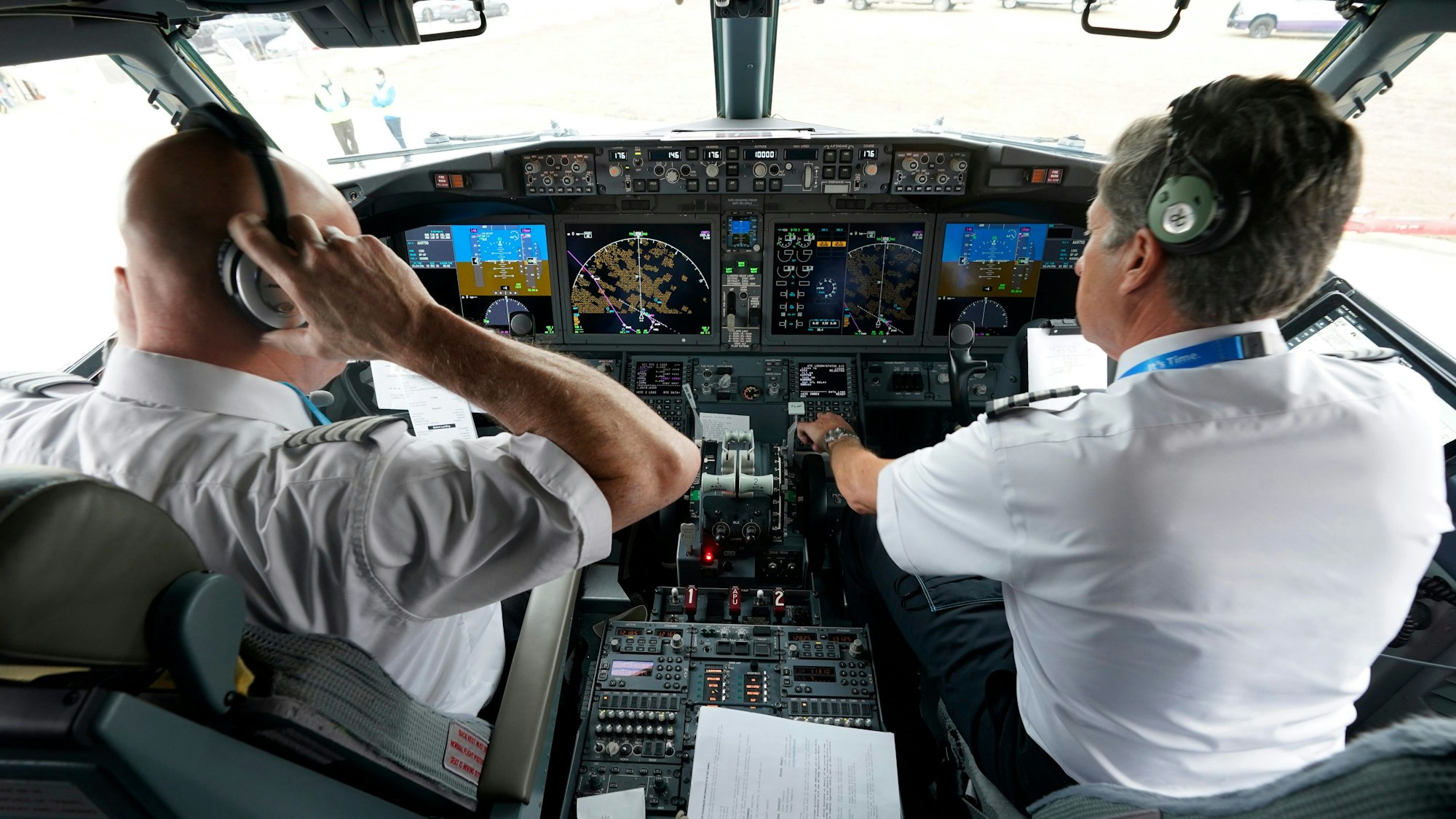 Während des gesamten Fluges sind bei Linienmaschinen heute standardmäßig zwei Piloten im Cockpit. Das könnte sich ändern.
