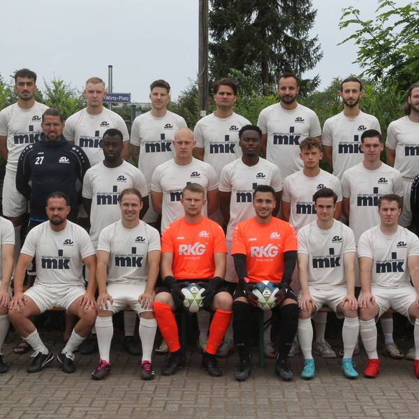 Mert Bozkurt (oben, von links), Tom Priebe, Tim Sterzenbach, Kastriot Kajtazi, Serhildan Hannan, Imran Erdem, Christian Müller, Co-Trainer Julian Huth (Mitte, von links), Hanif Tchazodi, Niklas Dieckhoff, Daniel Masaka, Samuel Müller, Matteo Reinartz, Trainer Gerrit Pirotte, Tim Kitz (unten, von links), Damian Burski Justin Heitzer, Robin Emmerich, Mert Ates, Brian-Matthias, Thivissen, Denny Koller und Jonas Lülsdorf vom SV Bergheim.