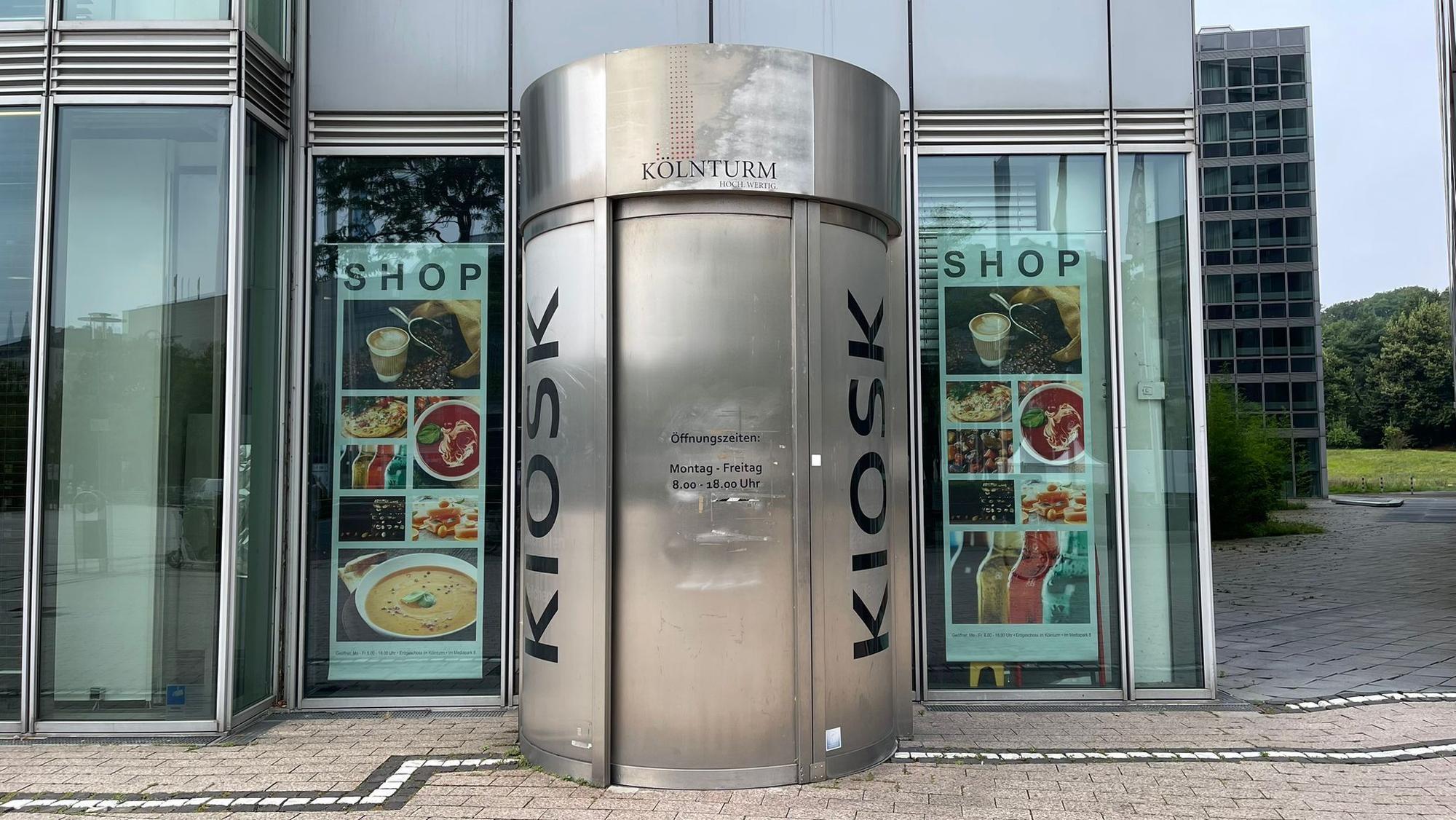 Außenaufnahme des Kiosk Osman Shop im Mediapark.