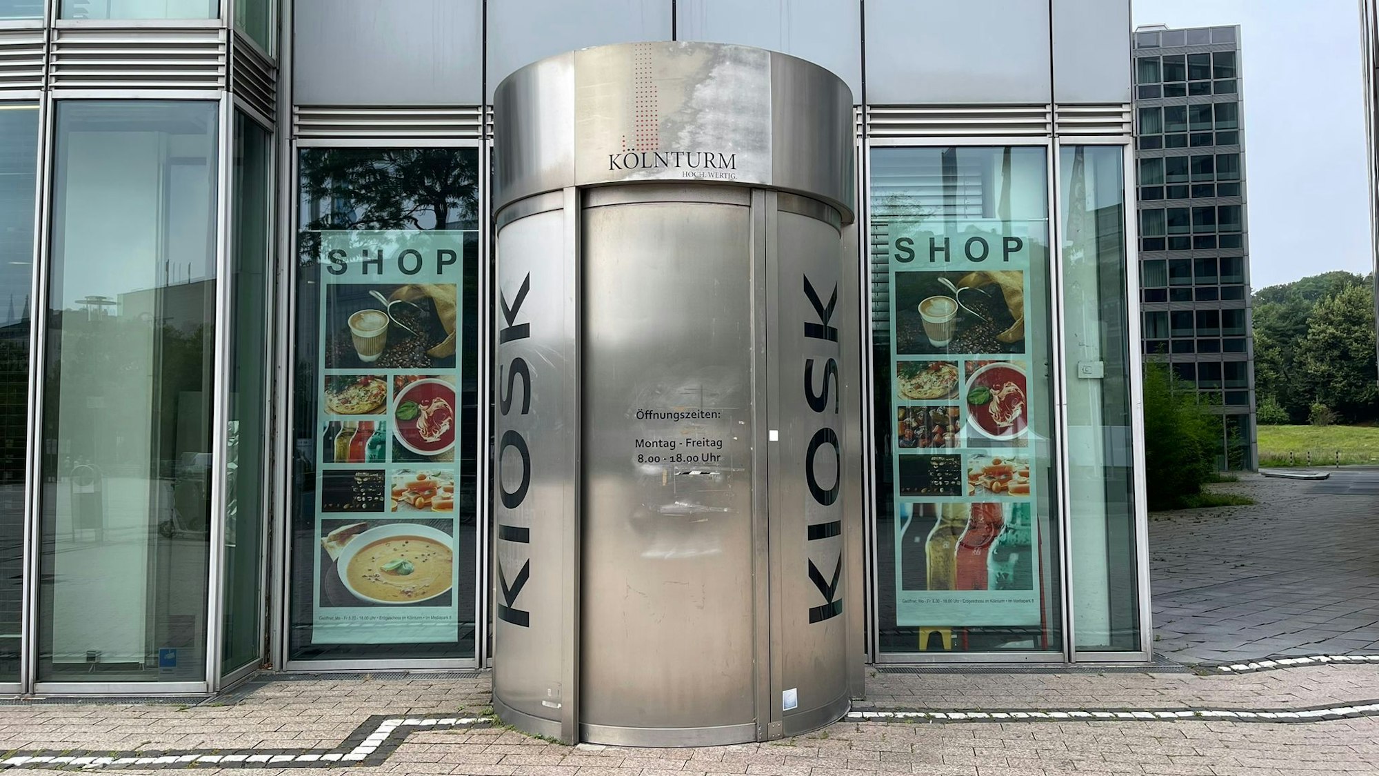 Außenaufnahme des Kiosk Osman Shop im Mediapark.