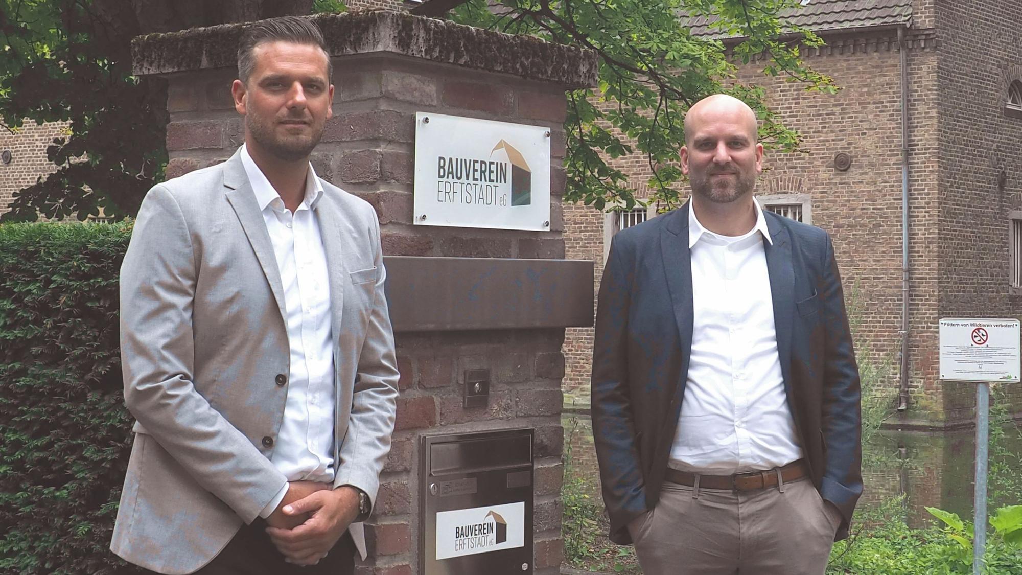 Das Bild zeigt Andreas Dumm, der Martin Bündgens als geschäftsführendes Vorstandsmitglied des Bauvereins Erftstadt ablöst.