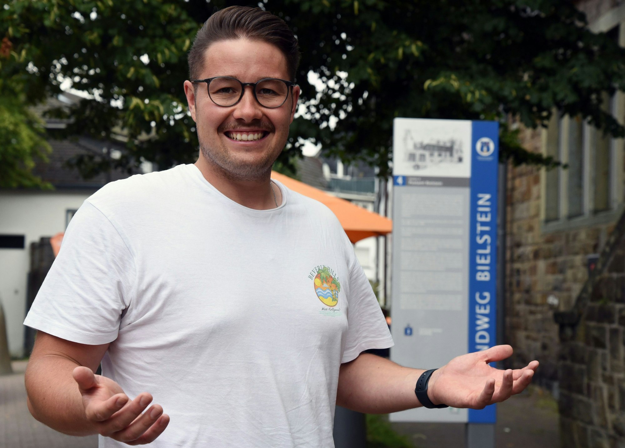 Mats Bollmann lacht in die Kamera.