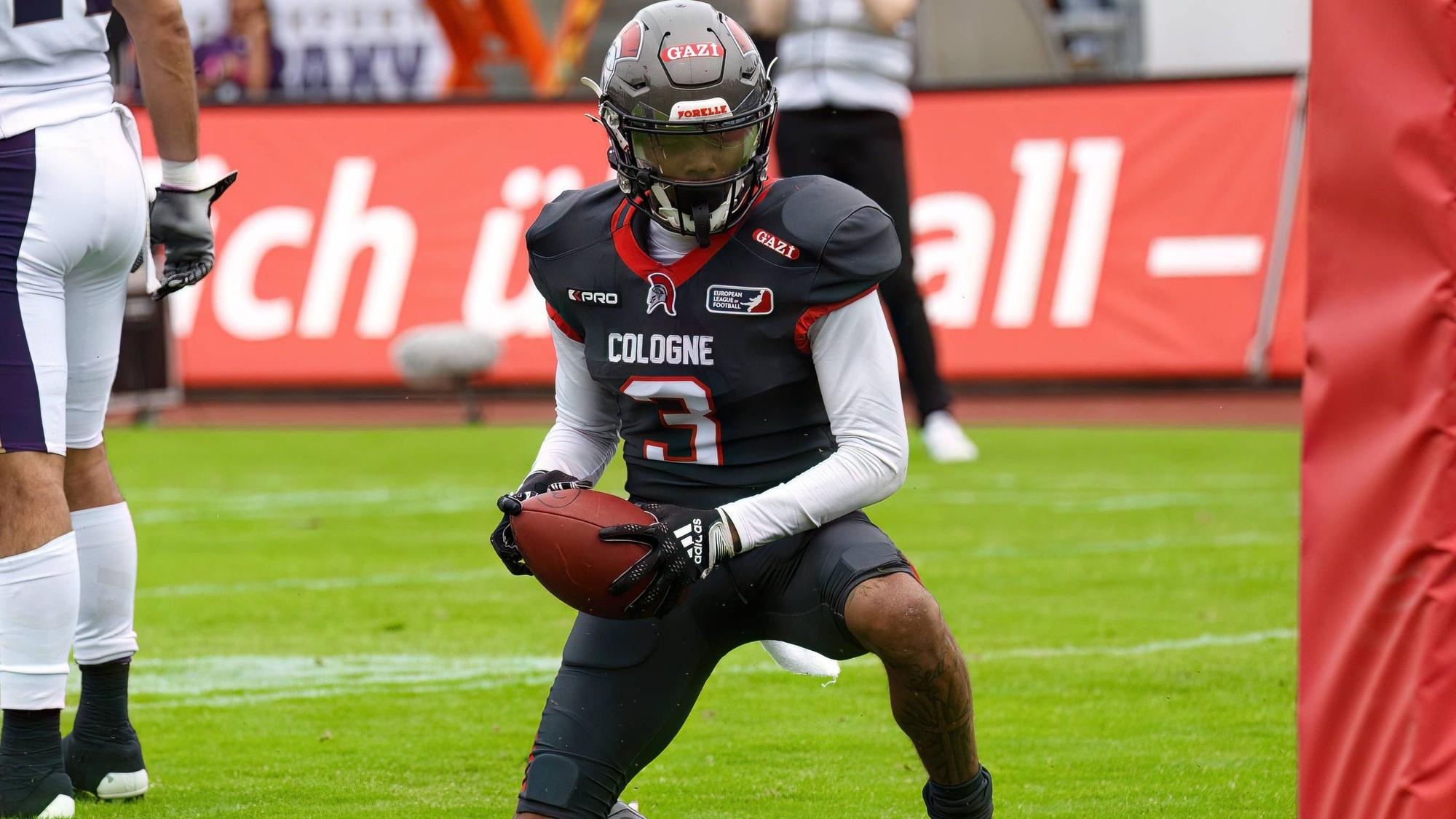 RECORD DATE NOT STATED Carlos Hill Cologne Centurions, 03 kniet in der Endzone mit dem Ball, Cologne Centurions vs Frankfurt Galaxy, American Football, ELF, Week 11, Season 2024, 04.08.2024, Köln Südstadion NRW Deutschland *** Carlos Hill Cologne Centurions, 03 kneels in the end zone with the ball, Cologne Centurions vs Frankfurt Galaxy, American Football, ELF, Week 11, Season 2024, 04 08 2024, Köln Südstadion NRW Germany Copyright: xFootxBowl/WernerxThorenzx