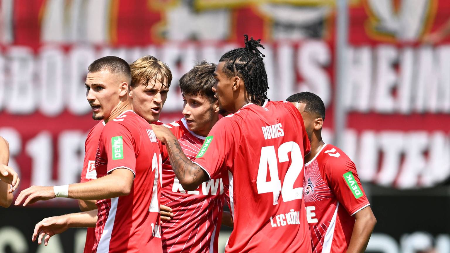 Kölner Jubel nach dem 1:0, Torschütze war Denis Huseinbasic (3.v.l.).