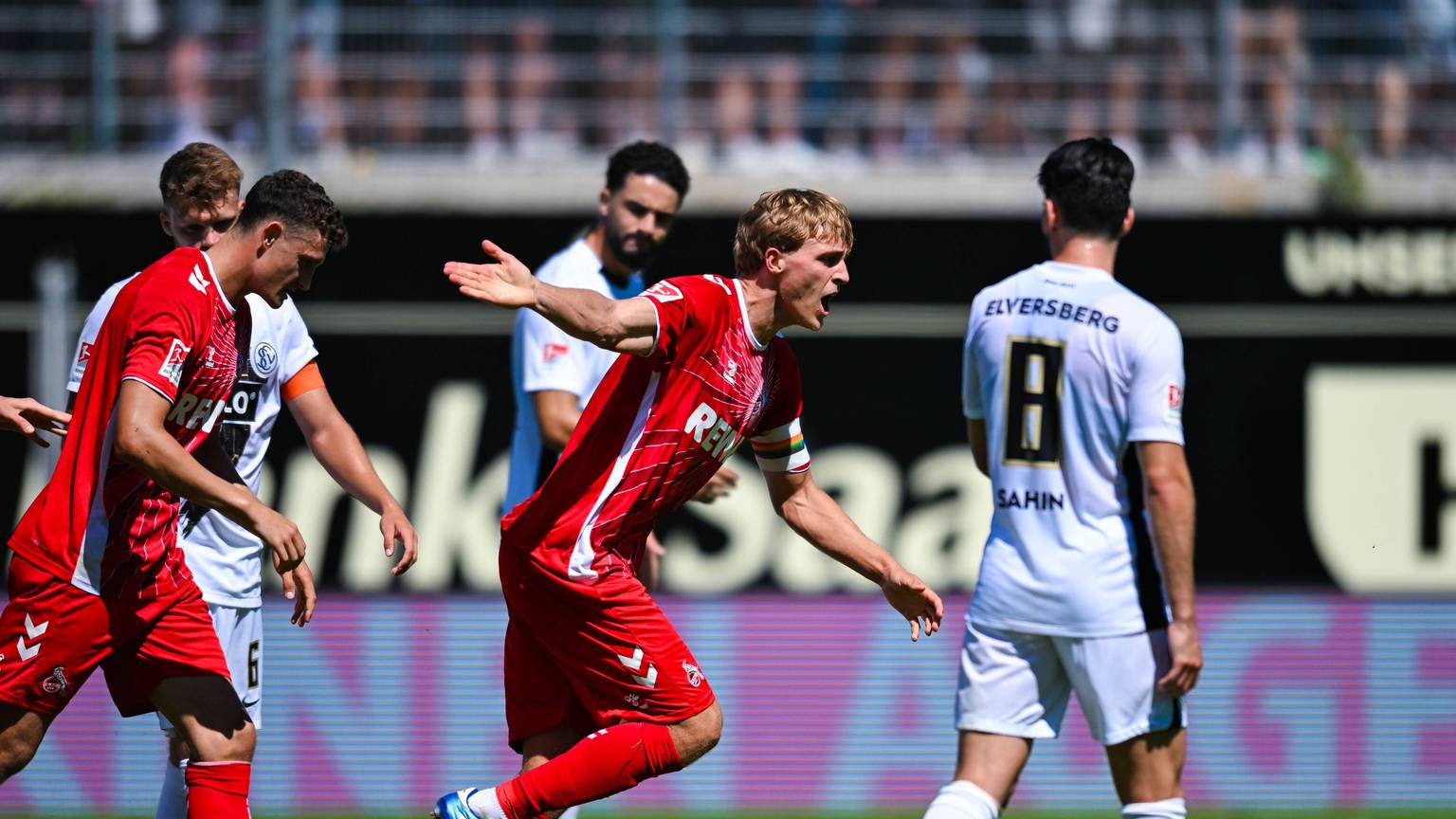 10.08.2024, Saarland, Spiesen-Elversberg: Fußball: 2. Bundesliga, SV Elversberg vs 1. FC Koeln in der Ursapharm-Arena an der Kaiserlinde. Timo Hübers von Köln bejubelt seinen Treffer zum 2:2.