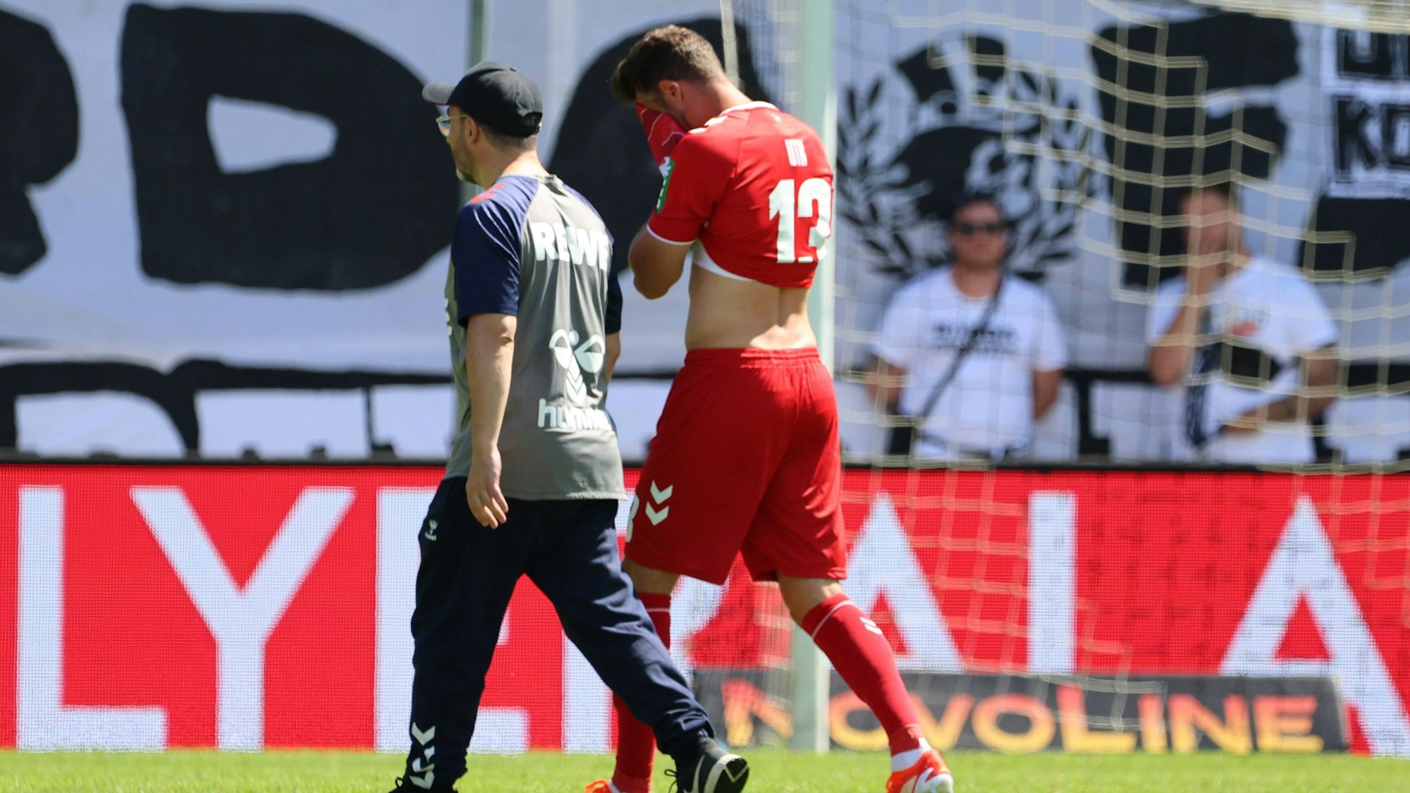 Mark Uth musste nur kurz nach seiner Einwechslung wieder ausgewechselt werden. Der 32-Jährige stand nur vier Minuten auf dem Feld.