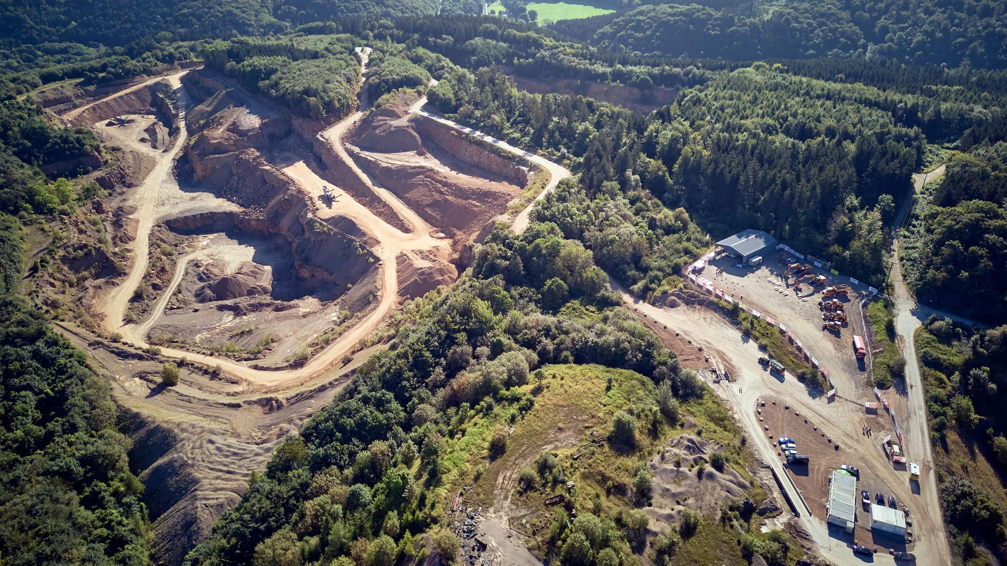 Blick aus der Vogelperspektive auf den Nordbruch, in dem zurzeit der Kalkstein abgebaut wird.