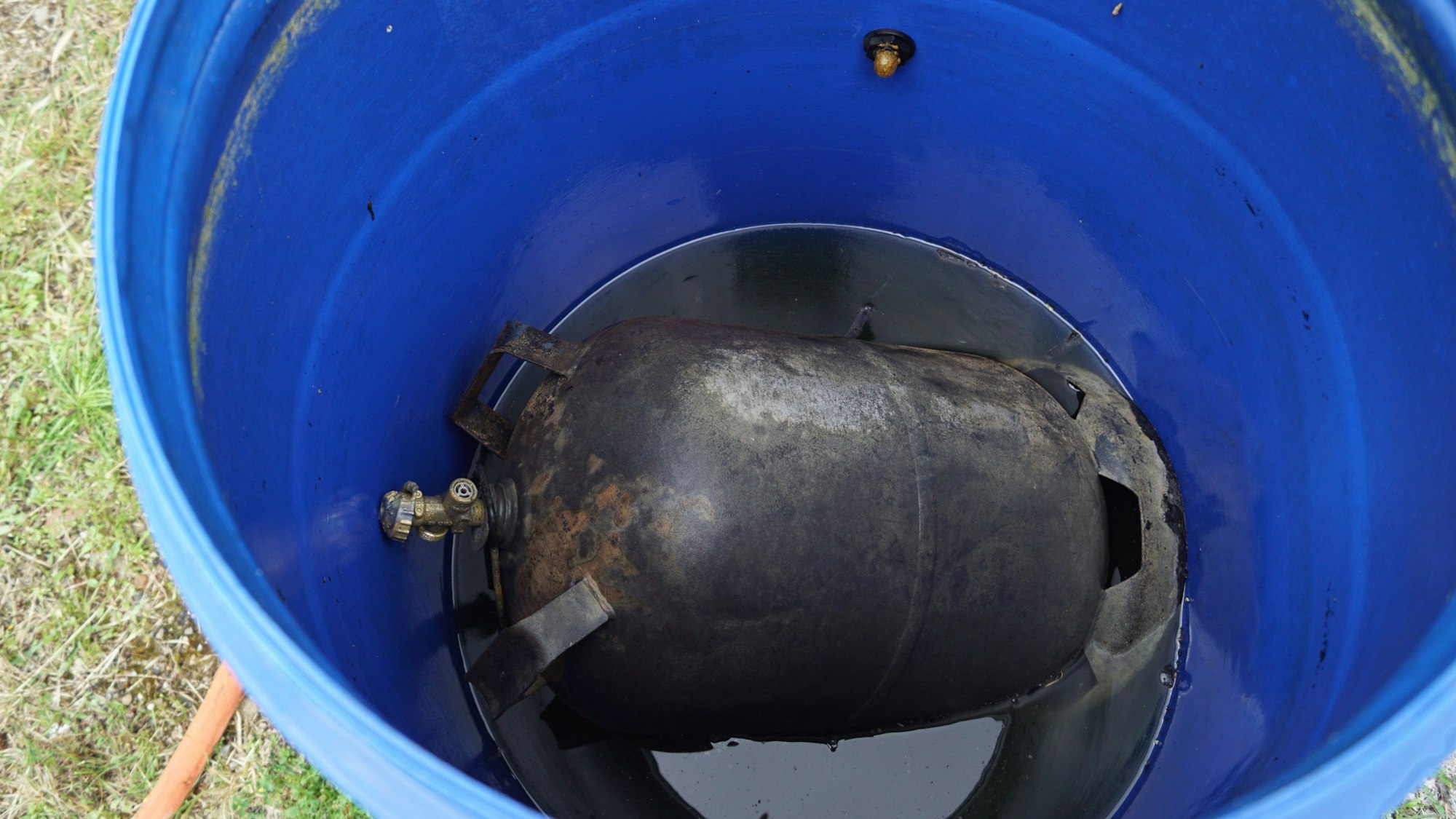 11.08.2024 Die Feuerwehr löschte einen Brand in einer Garage in Lessenich.