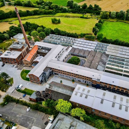 Blick aus der Vogelperspektive auf die Gebäude der Alten Tuchfabrik.