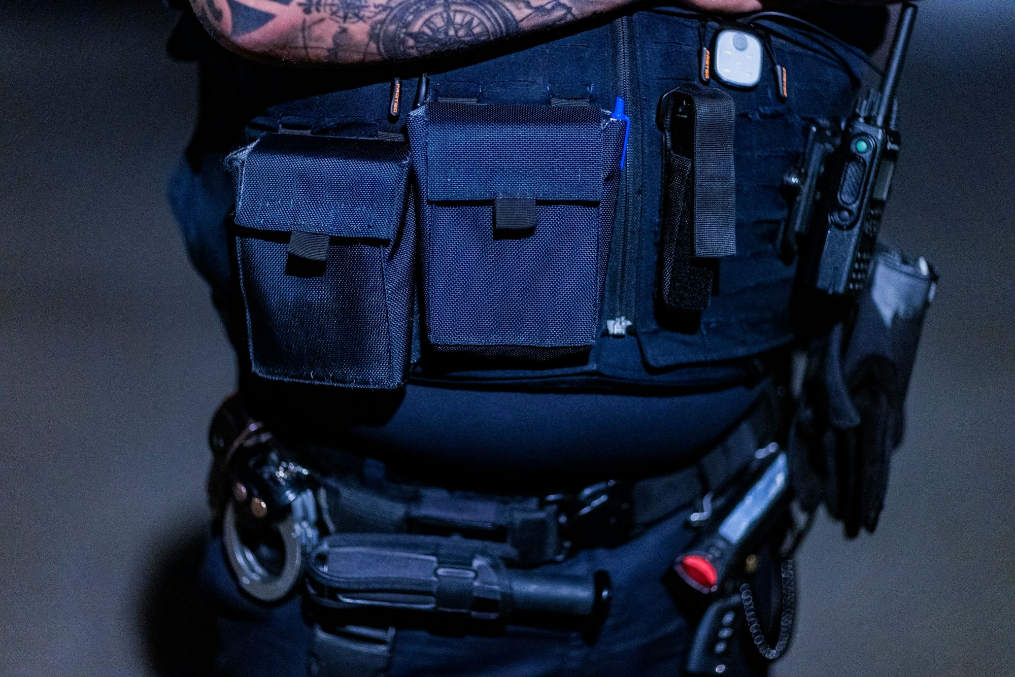 Ausrüstung eines Ordnungsamtsmitarbeitenden.