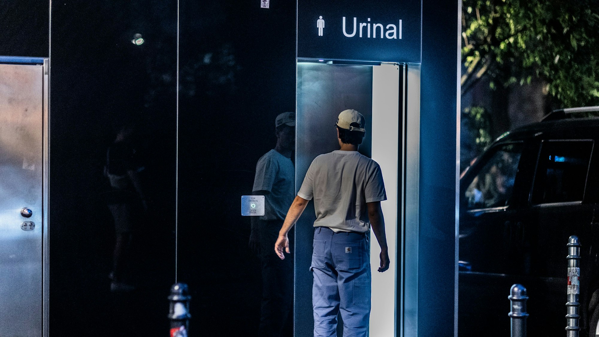 Urinal in der Nacht.