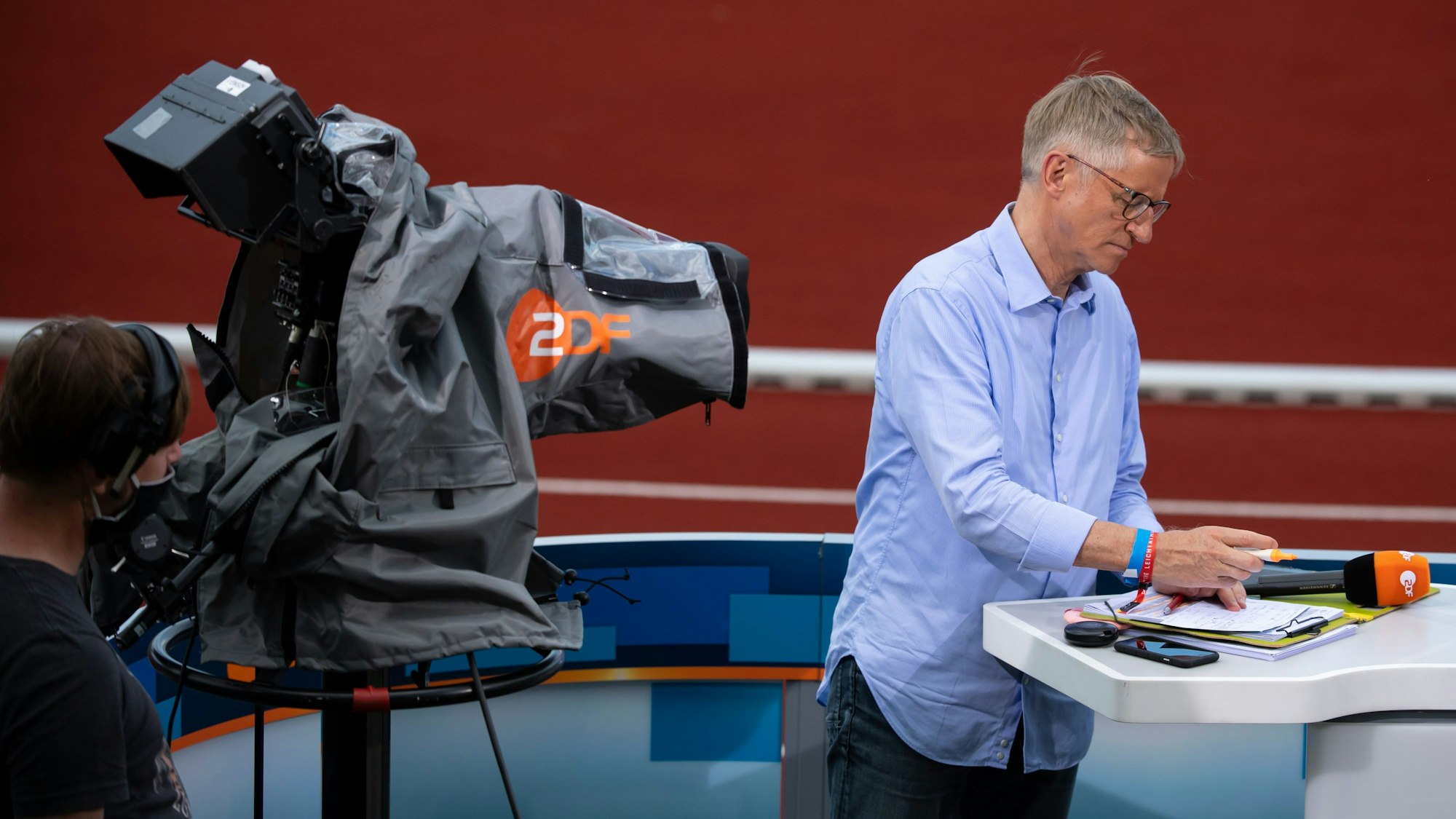 ZDF Moderator Norbert König moderiert eine TV-Übertragung. (Archivbild)