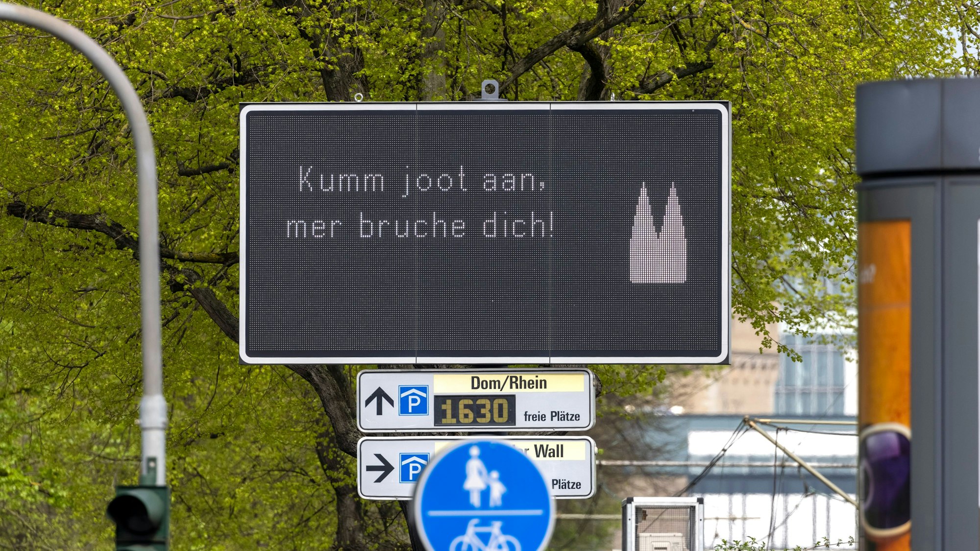 Verkehrstafeln in Köln.