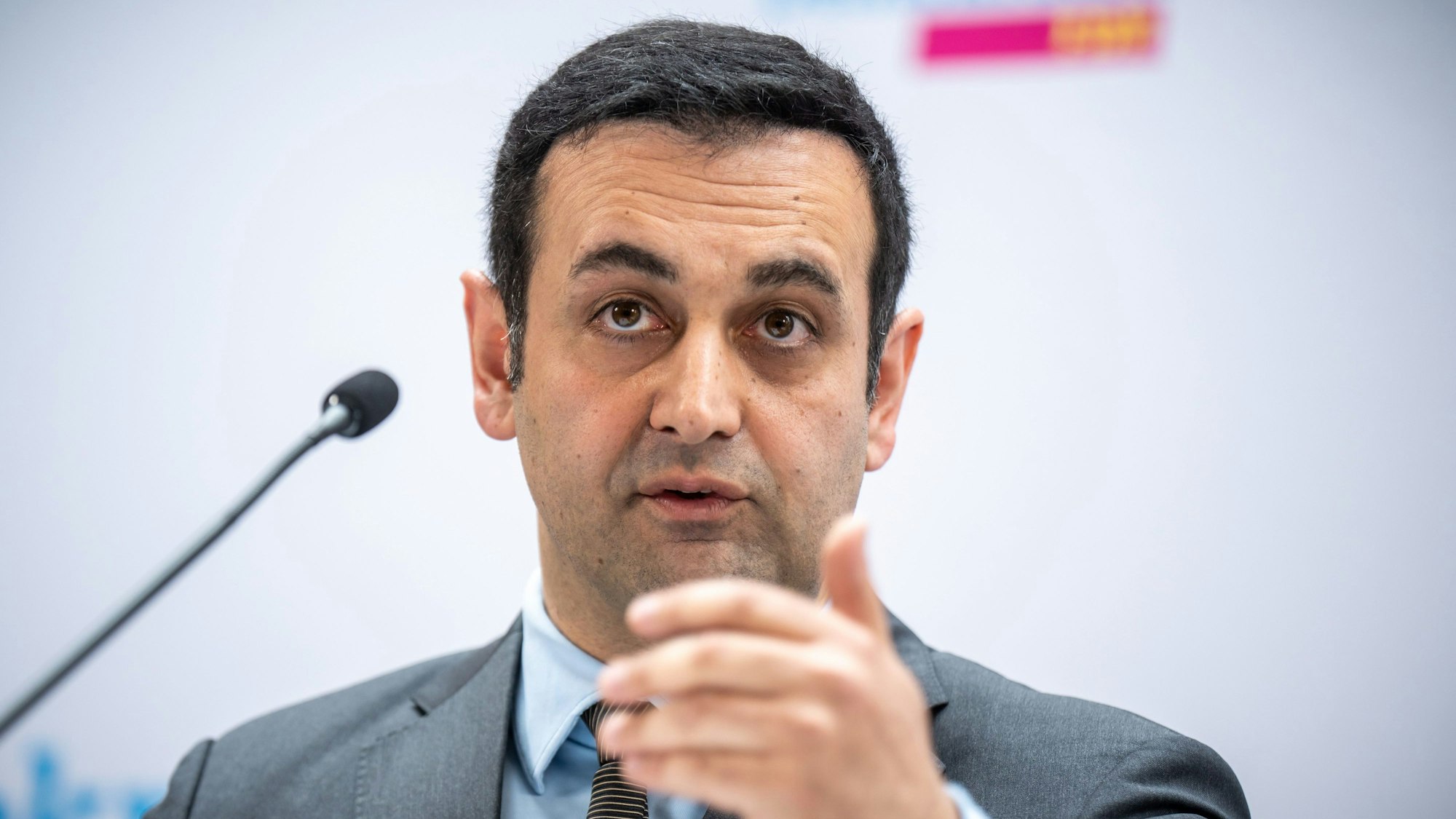 Bijan Djir-Sarai, FDP Generalsekretär, spricht bei einer Pressekonferenz nach der FDP Präsidiumssitzung.