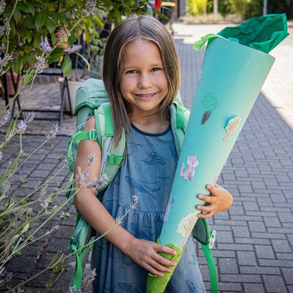 Mädchen mit Schultüte.