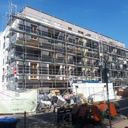 Auf der früheren Brachfläche an der Nordstraße 17 entstehen acht Stadthäuser und 16 Eigentumswohnungen.