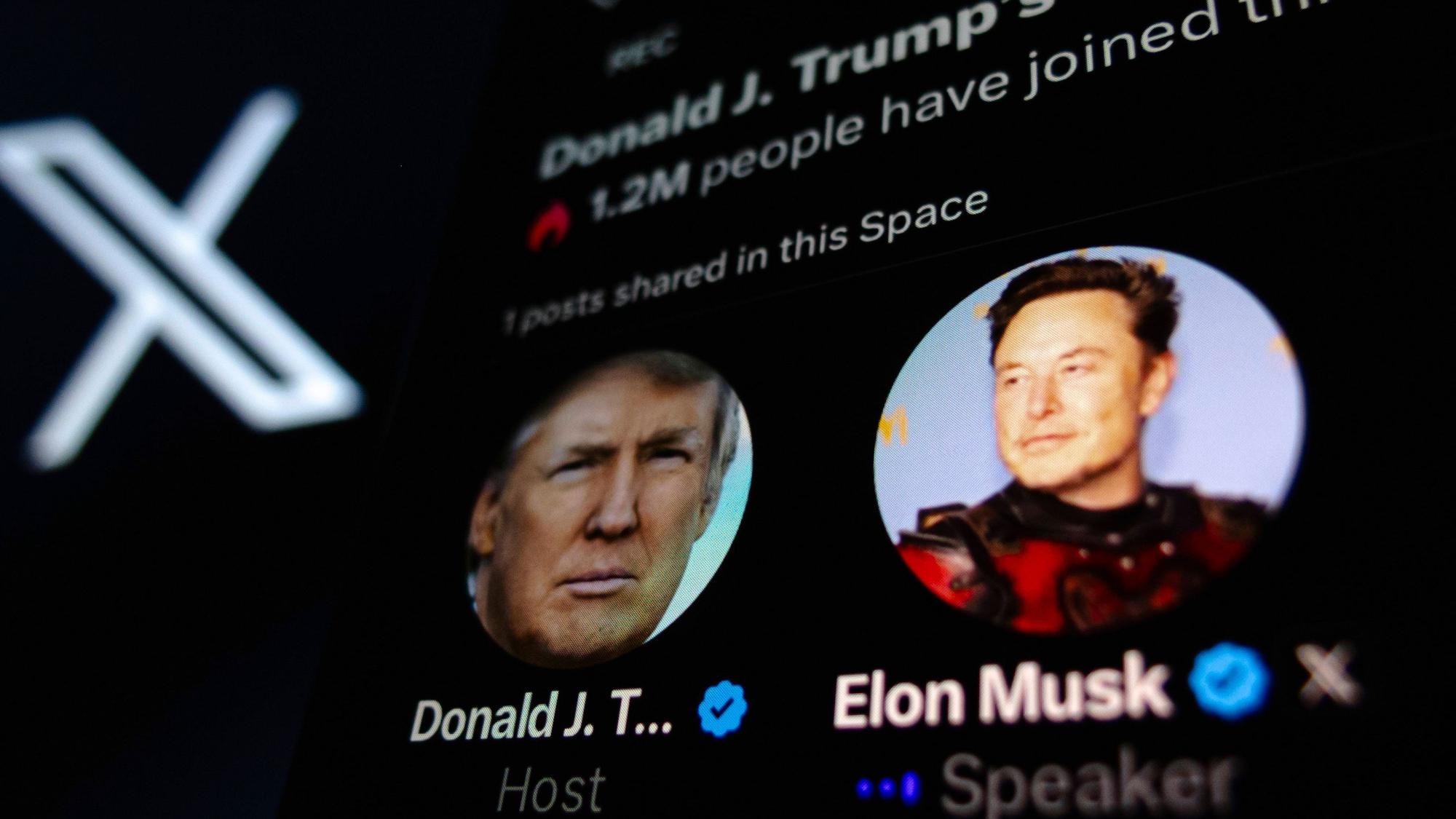 Das Wahlkampfteam der demokratischen Präsidentschaftskandidatin Kamala Harris hat sich zum Livestream des ehemaligen US-Präsidenten Donald Trump (r.) mit Elon Musk geäußert.