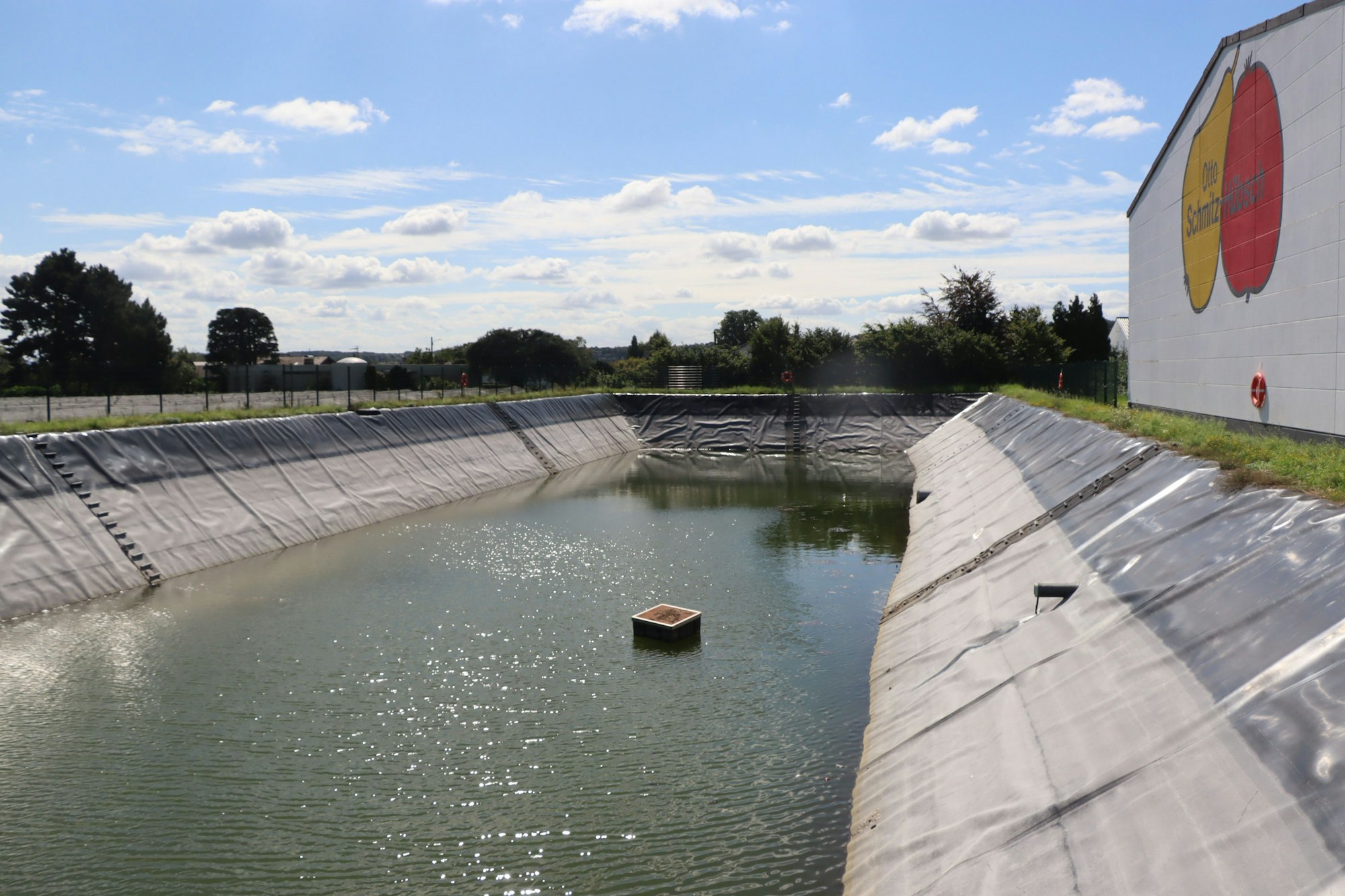 Das Bild zeigt ein Wasserauffangbecken.