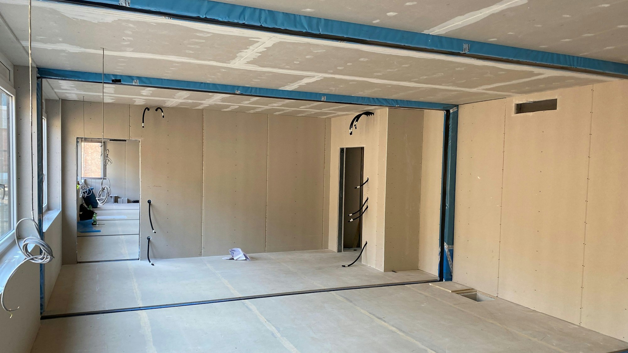 Der Innenausbau des neuen Gebäudes soll bis zum Ende der Herbstferien abgeschlossen sein.