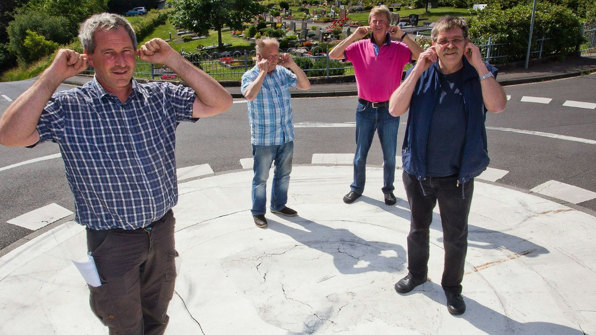 Haben genug vom Lärm am Schladernring und in den Waldbröler Ortschaften Seifen, Spurkenbach und Schönenbach (von links): Wastl Roth-Seefrid, Werner Ritsche, Dieter Heinrichs und Wilfried Schumann.