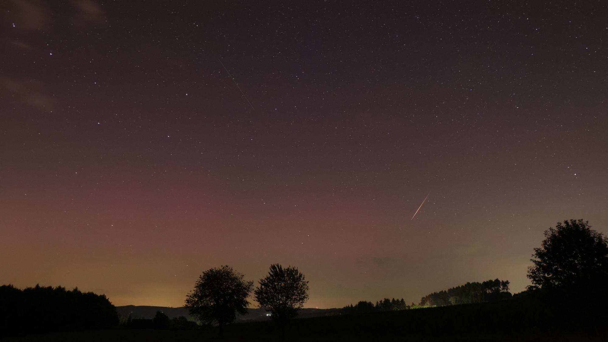 Ein Blick in den Himmel in der Nähe der Reichshofer Ortschaft Wildberg zeigt Perseiden.