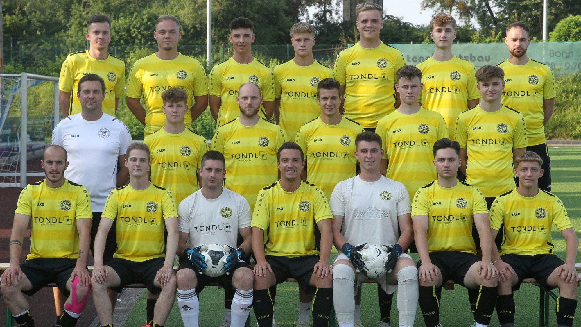 Maik Becker (oben, von links), David Thöne, Maxim Teichrieb, Luis Lehnen, Moritz Schweinert, Tim Friese, Marius Mylenbusch, Trainer Linus Werner (Mitte, von links), Julian Schreiner, Denis Derevjanko, Max Klink, Jan-Paul Spanier, Alexander Trimborn, Beka Kiria (unten, von links), Andre Jung, Christian Malter, Juri Landgraf, Tom Reissberg, Jonathan Weppler und Jeremy Josch vom Wahlscheider SV.