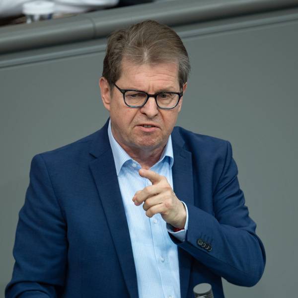 Ralf Stegner (SPD), kritisiert den Beschluss seines Parteipräsidiums zur Stationierung von US-Raketen in Deutschland.