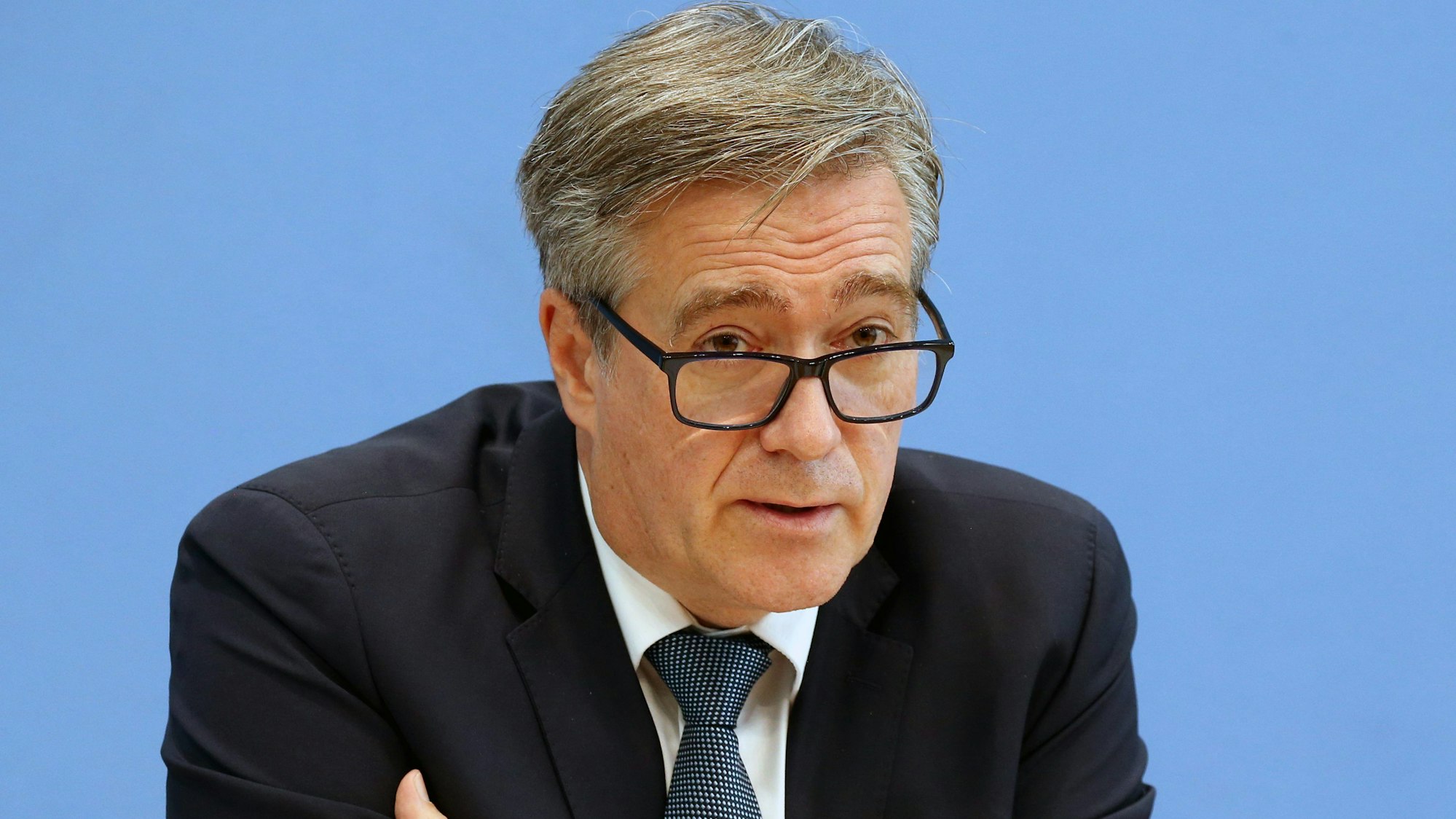 Wolfgang Büchner, stellvertretender Regierungssprecher, beantwortet während der Regierungspressekonferenz vor der Bundespressekonferenz Fragen von Journalisten.