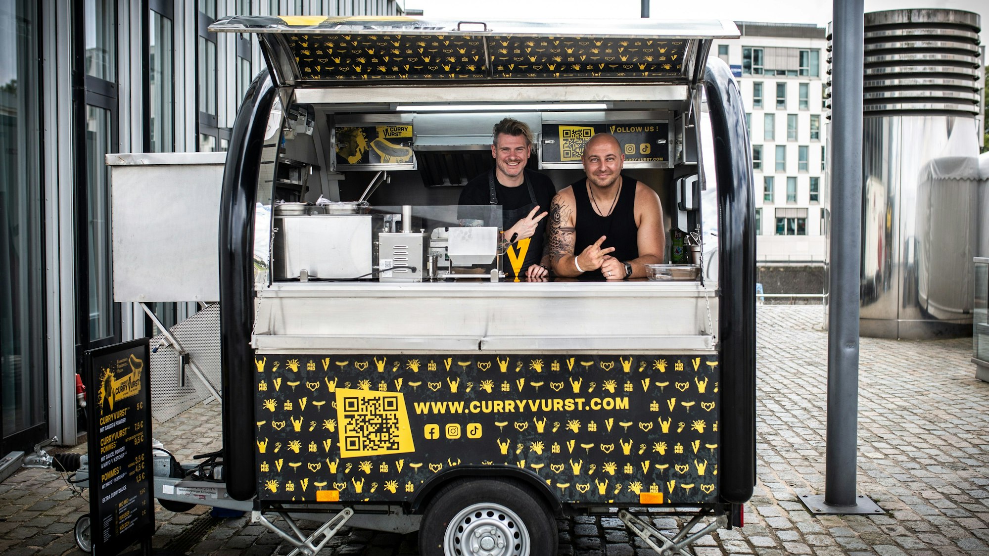 Vor dem Ox & Klee hat Daniel Gottschlich im Sommer 2024 das Projekt „Krasse Curry Vurst“ gestartet.