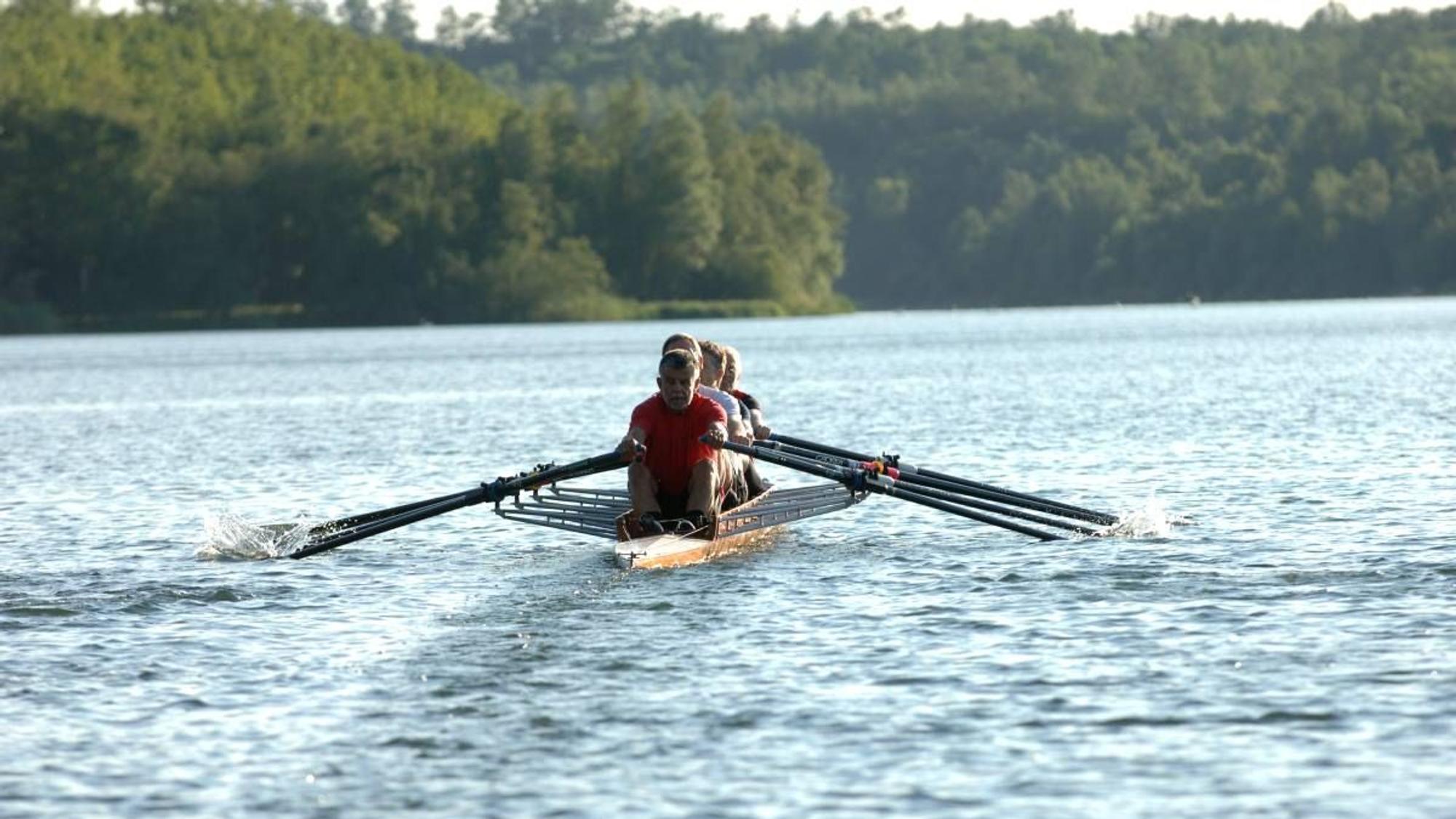 Ein Ruderboot auf dem Otto-Maigler-See.