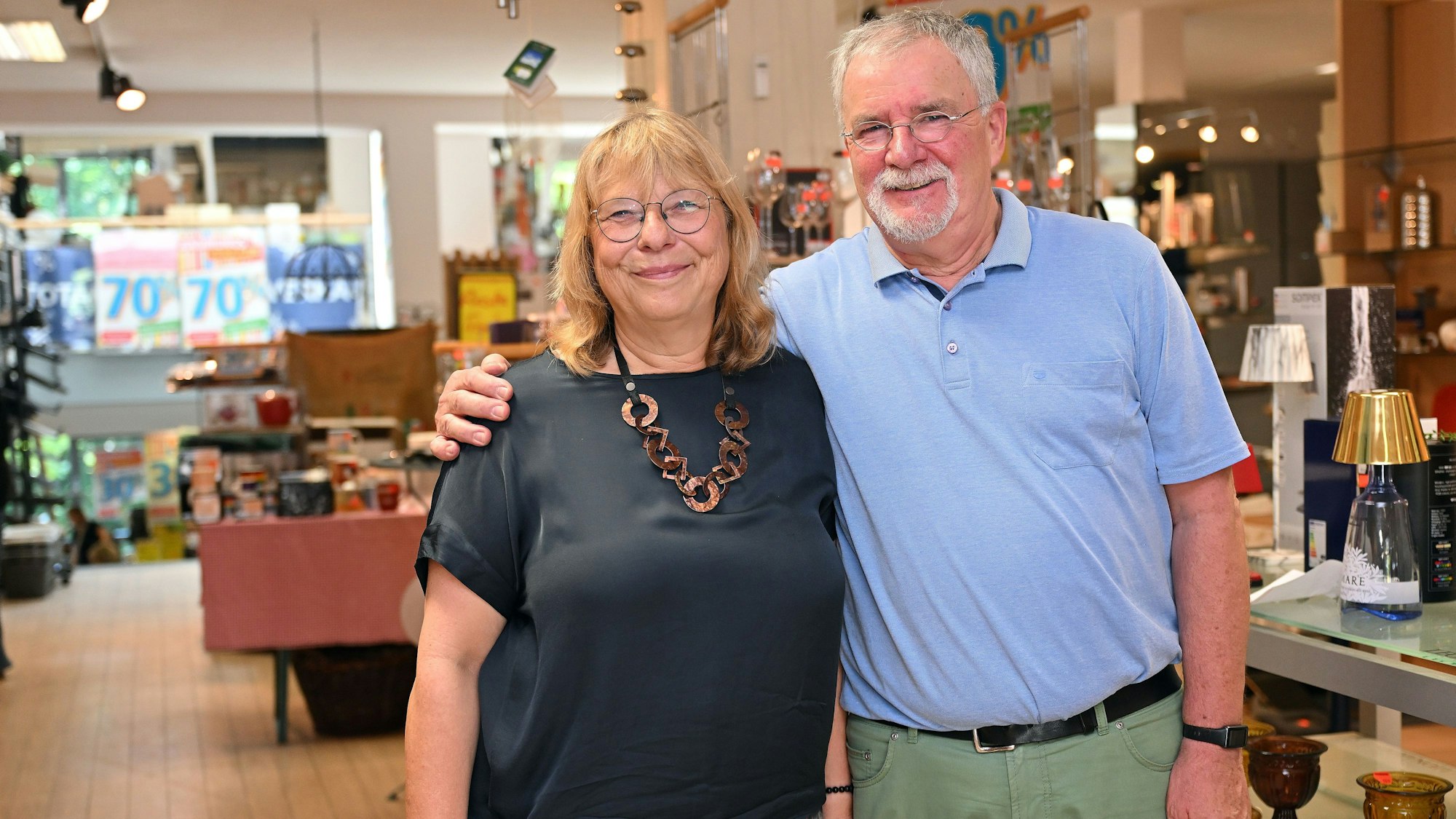 Maria und Georg Daubenbüchel in ihrem Haushaltswarengeschäft.