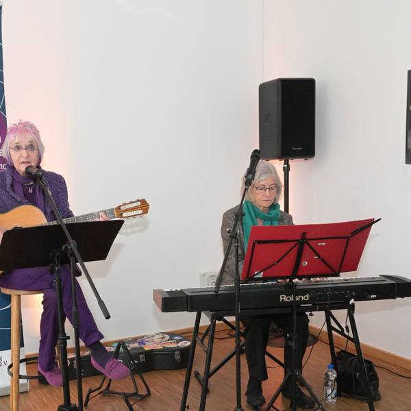 Als Kleinkunst-Duo sind Monika Kampmann (l.) und Ingrid Ittel-Fernau in Rösrath und anderswo bekannt. Im September werden sie Rösrather Ehrenbürgerinnen.
