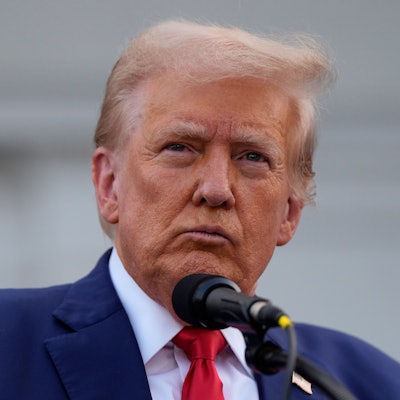 Donald Trump ist offenbar so wütend auf Kamala Harris, dass er Beleidigungen für angebracht hält.