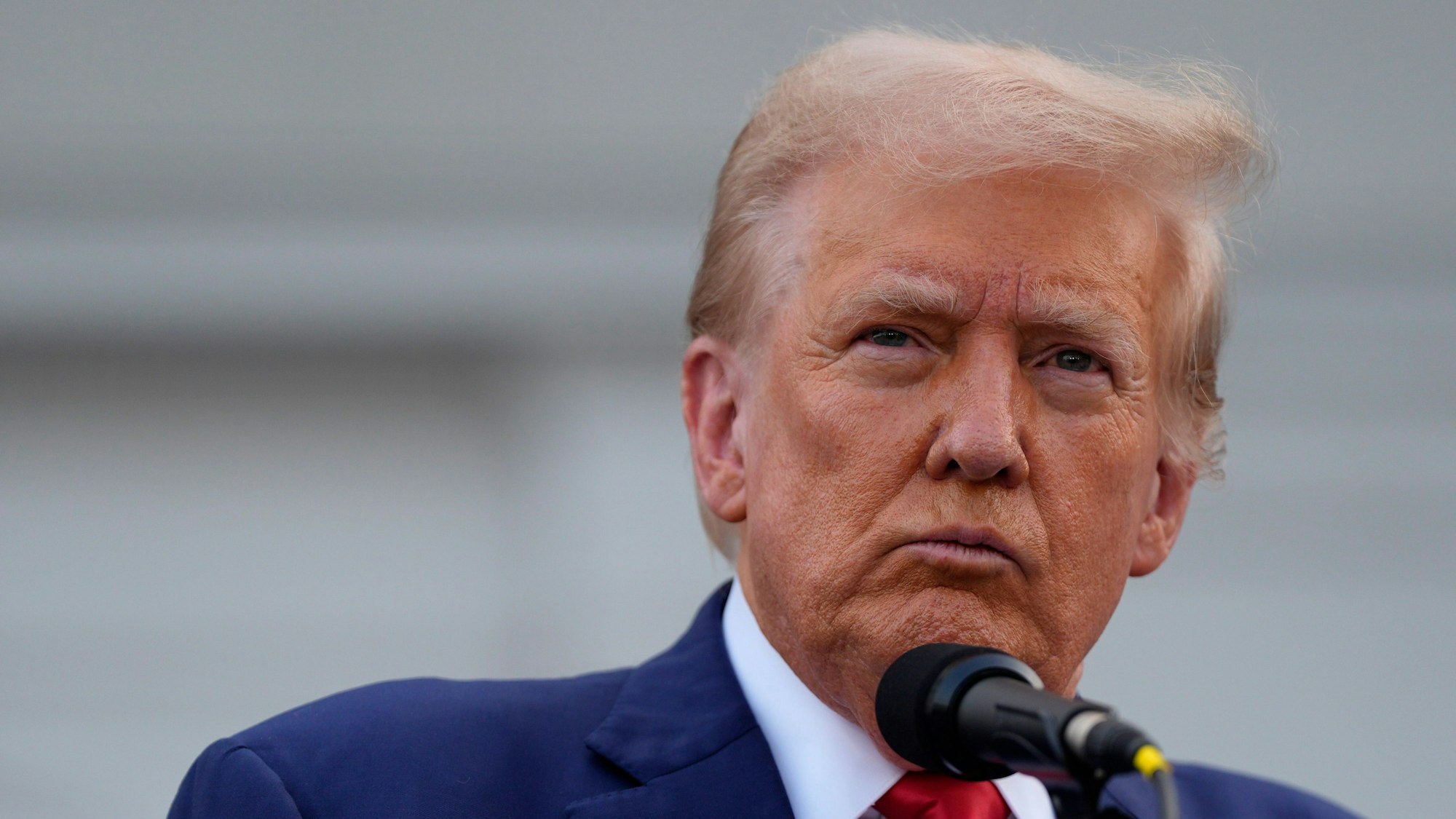 Donald Trump ist offenbar so wütend auf Kamala Harris, dass er Beleidigungen für angebracht hält.