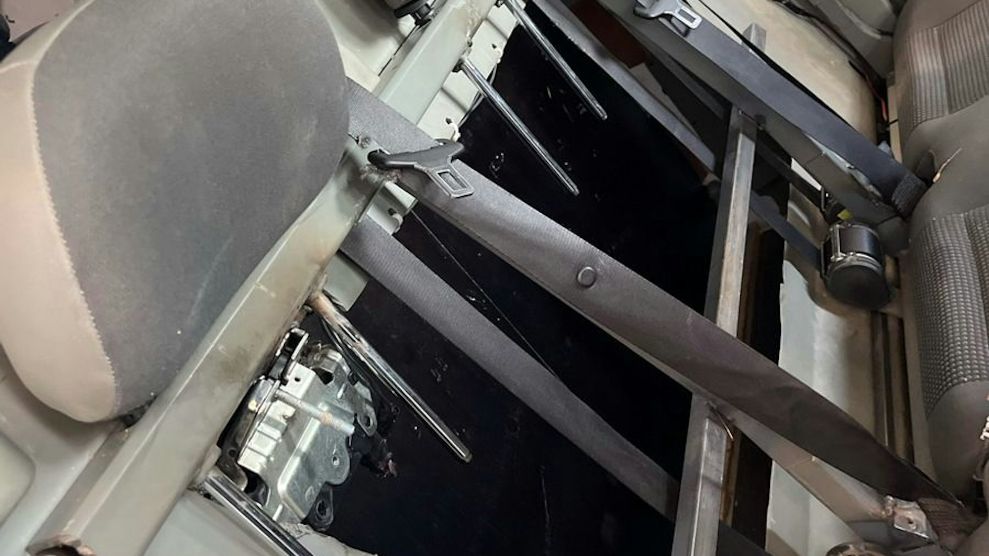 Das Foto zeigt das Drogenversteck im Opel.