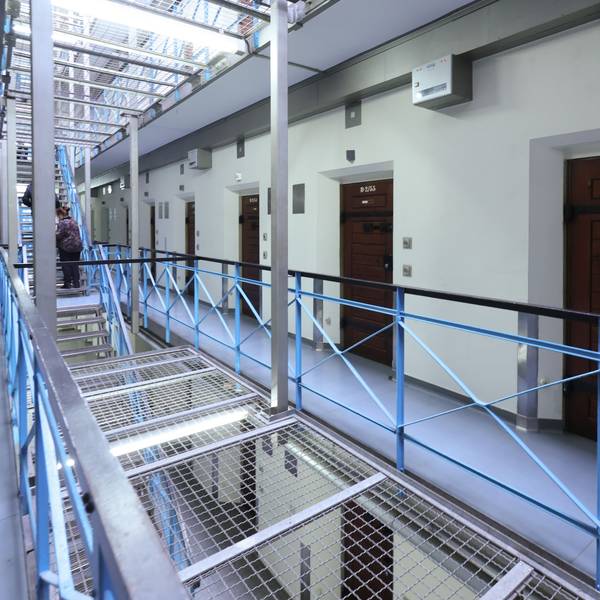Ein Gang in der Justizvollzugsanstalt Rheinbach.