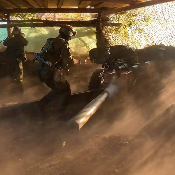 Kursk: Ein russischer Soldat feuert ein Rapira-Panzerabwehrgeschütz ab. (Symbolbild)