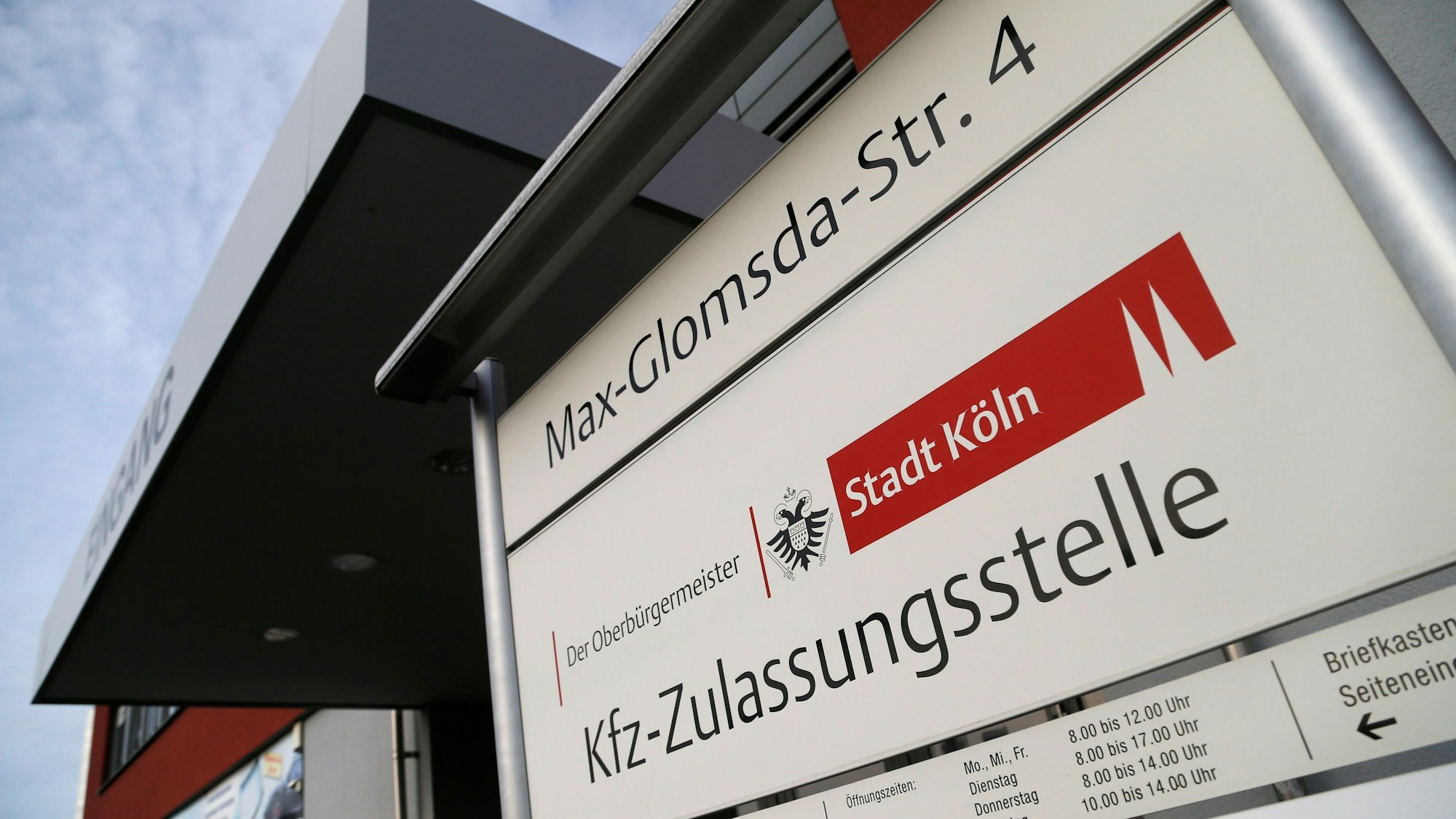 Die zentrale Zulassungsstelle im Kölner Stadtteil Poll.