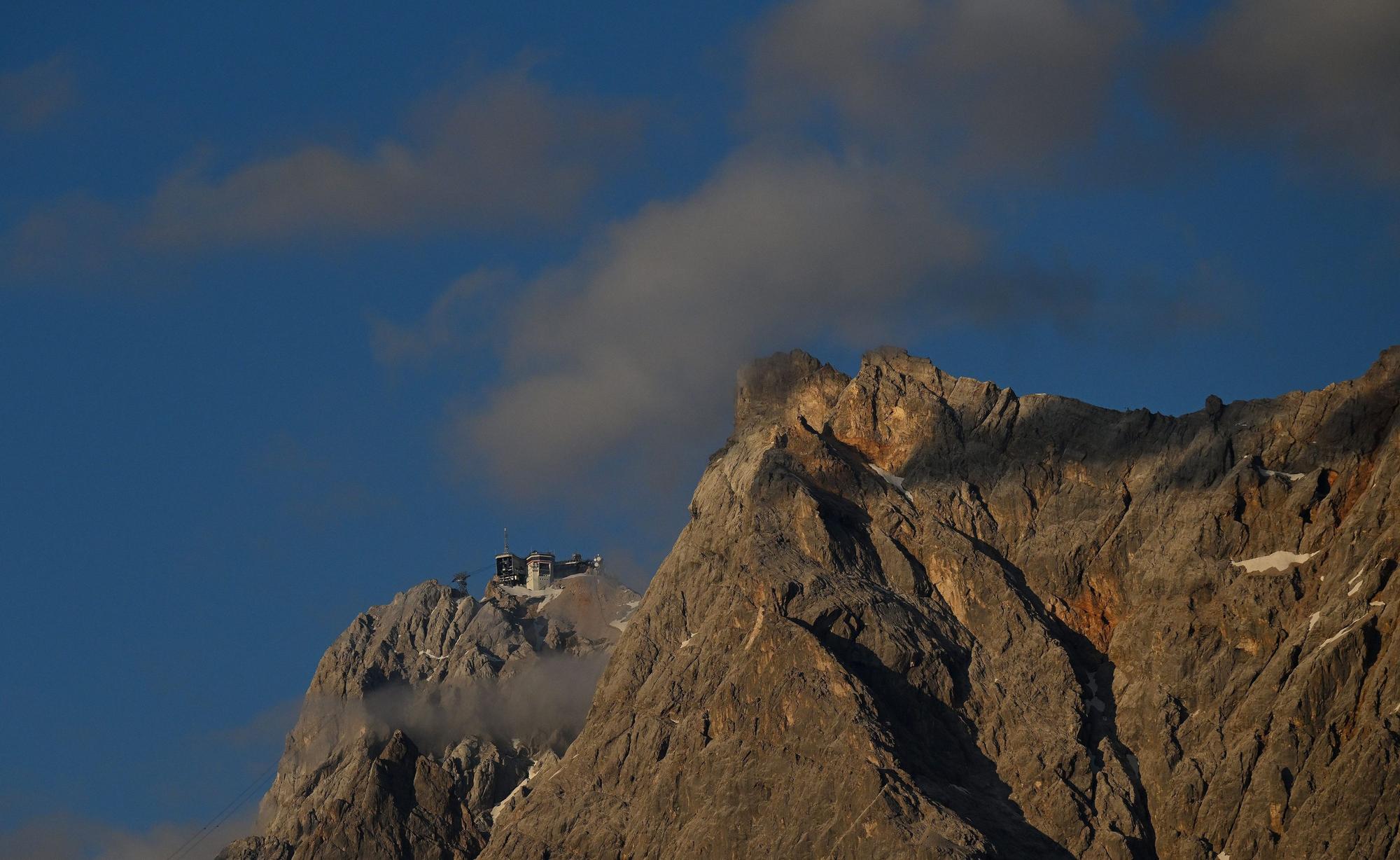 Der Gipfel der Zugspitze von Tiroler Seite aus gesehen. (Archivbild)