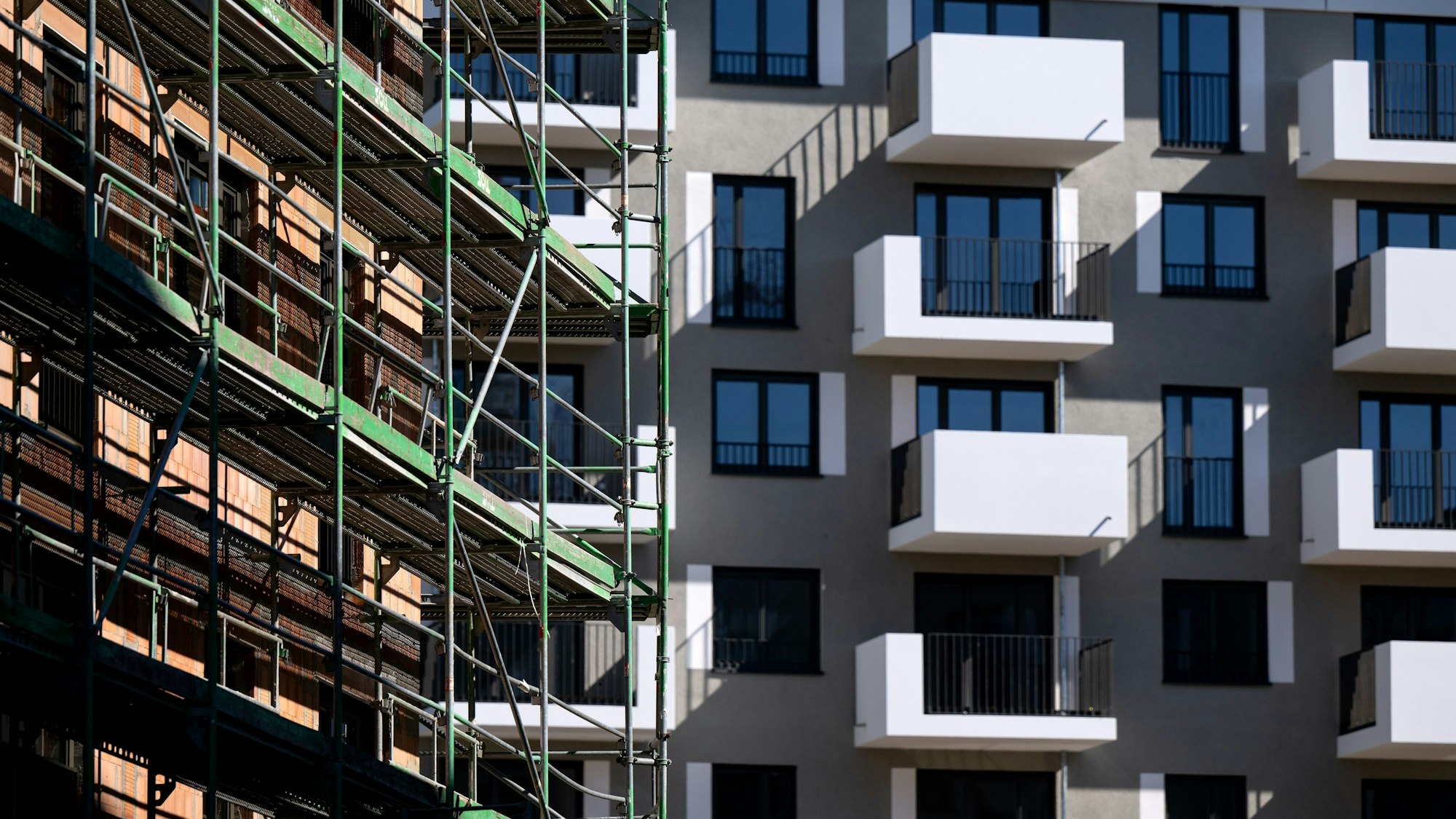 Investitionen in neue Bauprojekte können sich lohnen – oder schiefgehen, wenn das Projekt stockt.