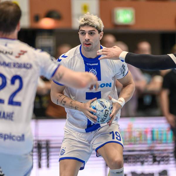 VfL-Handballer Giorgi Tskhovrebadze in einer Spielsituation.
