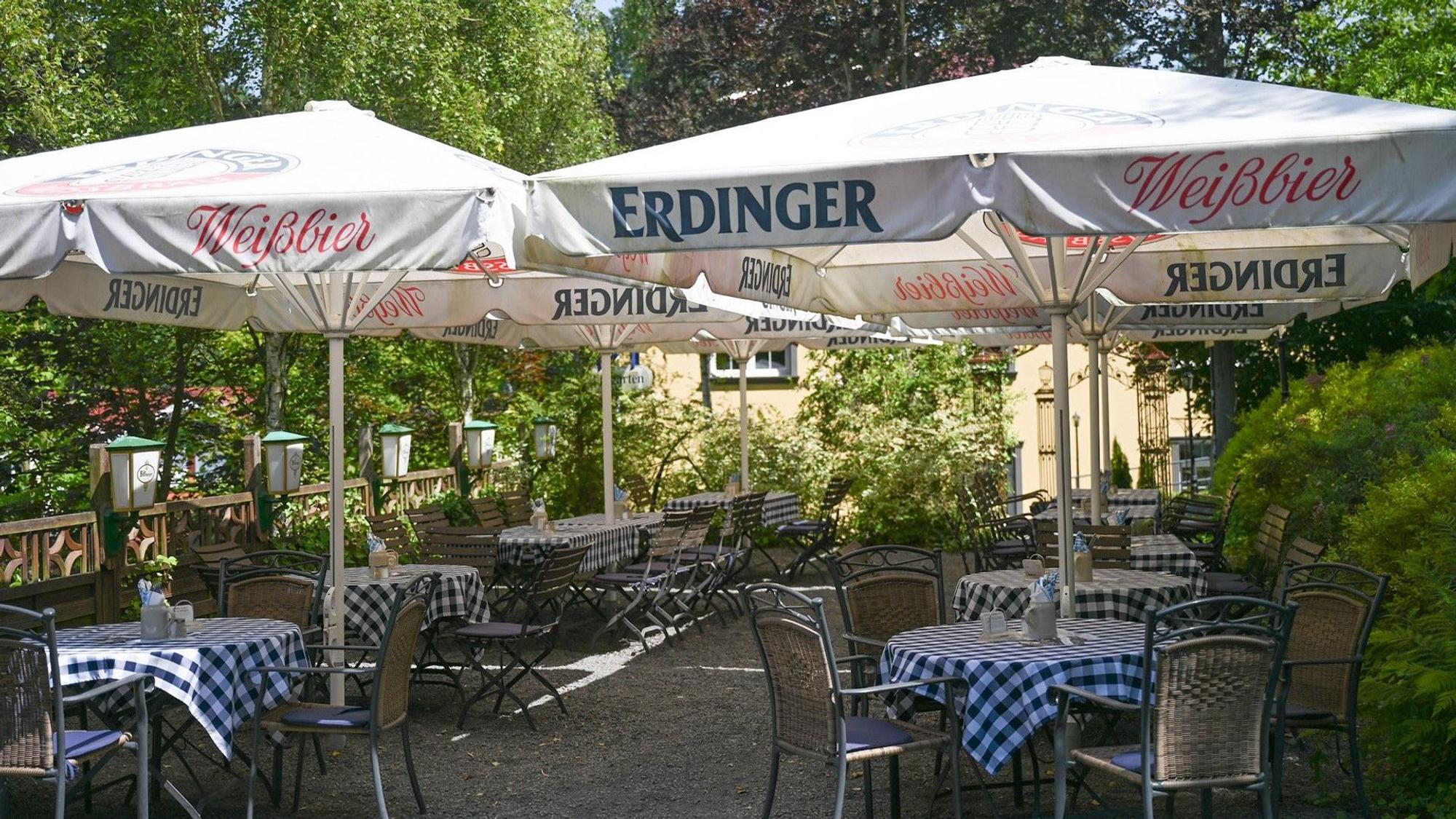Blick in den Biergarten des Waldhotels.