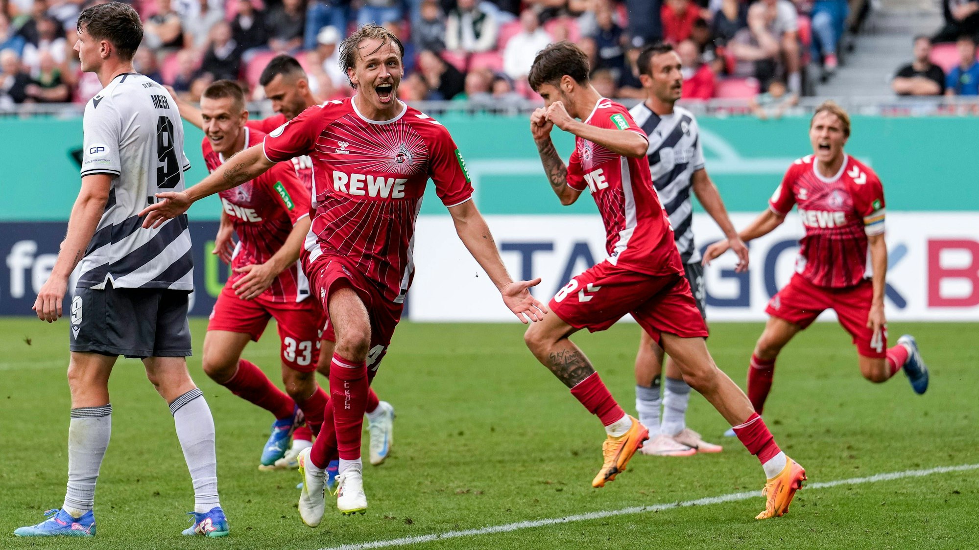 Die pure Erleichterung: Mathias Olesen dreht nach seinem 3:2-Siegtreffer jubelnd ab.