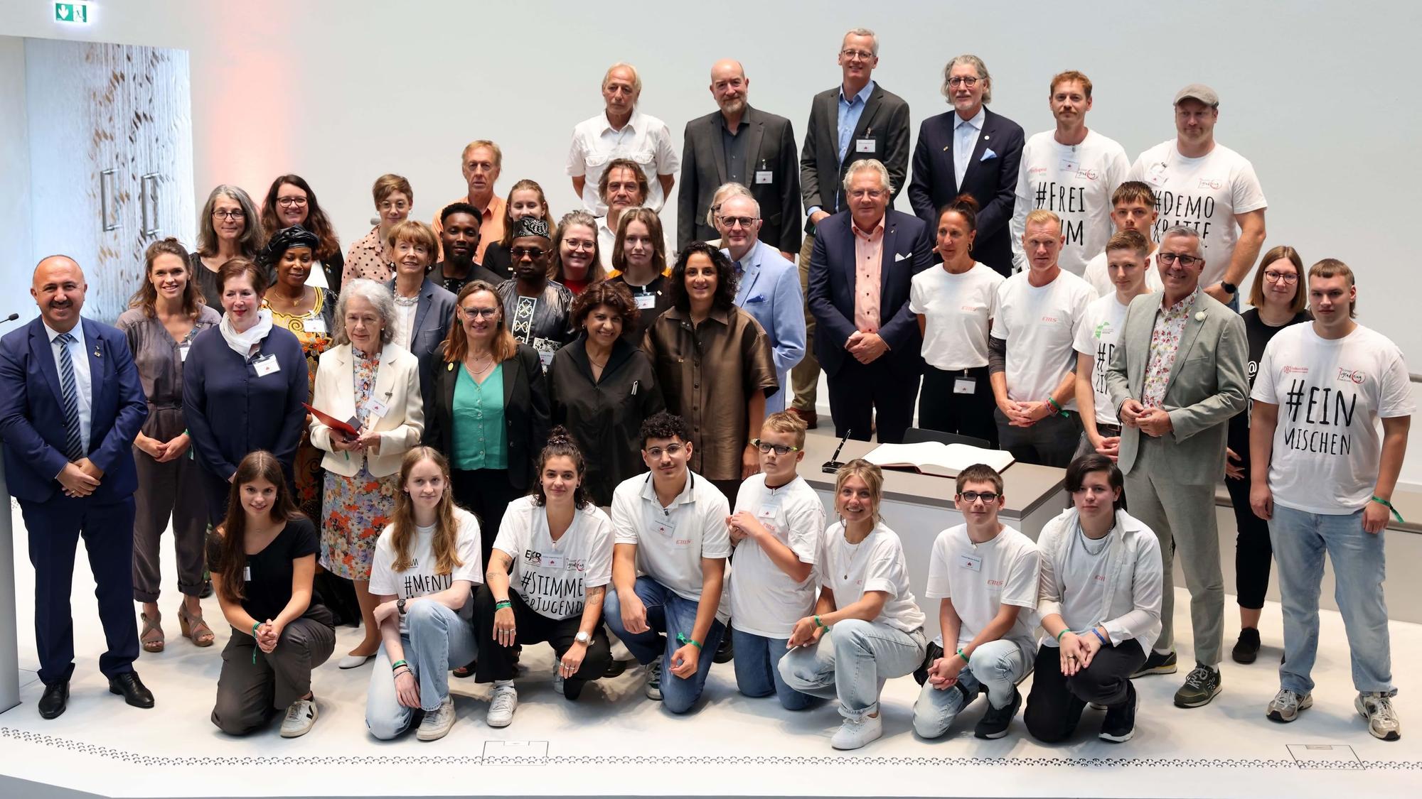 Ohne sie wäre die Kölner Stadtgesellschaft nicht dieselbe: Ehrenamtlich engagierte Kölnerinnen und Kölner mit OB und Bürgermeistern.